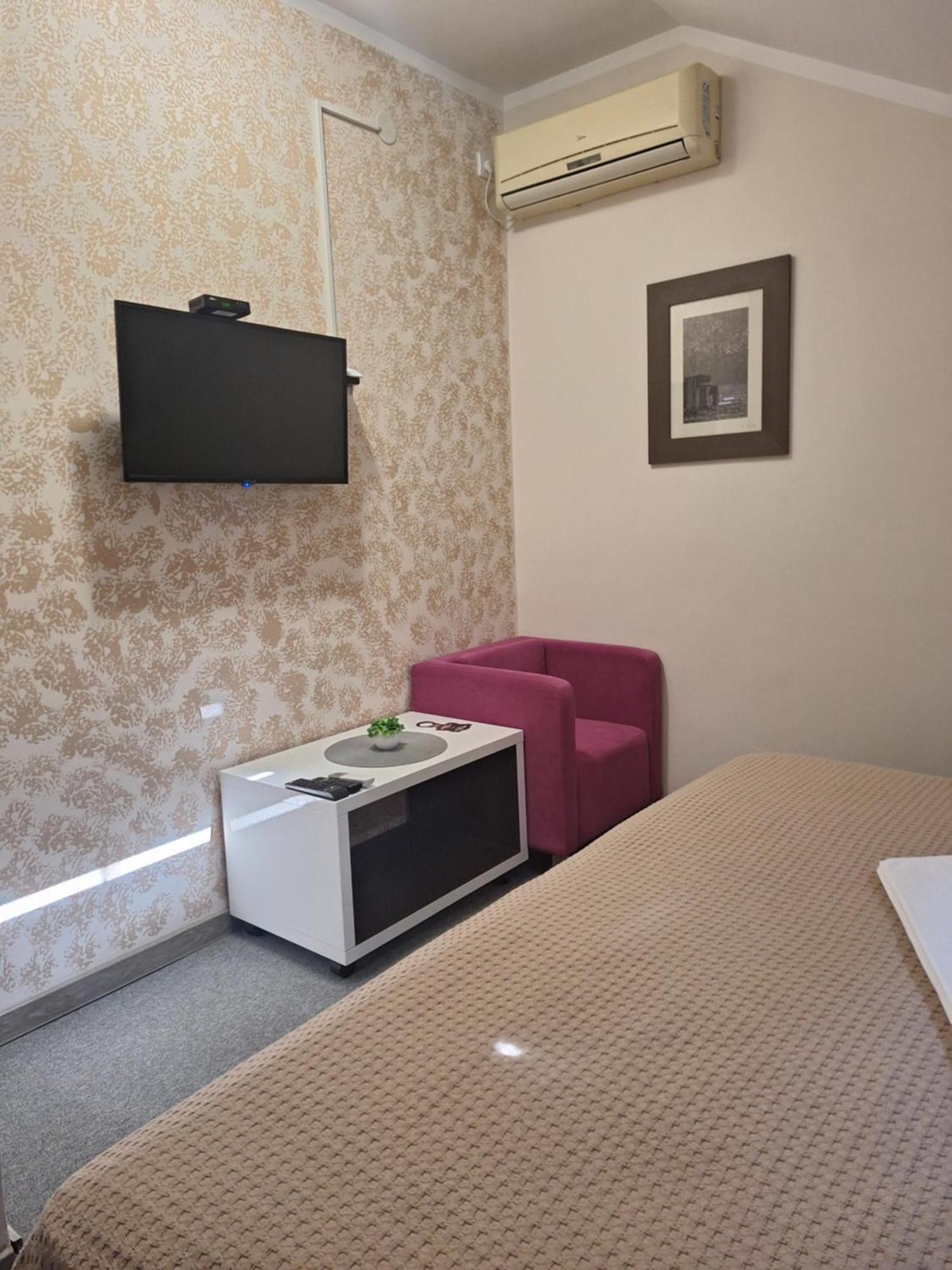 Garni Hotel Ema Kragujevac Luaran gambar