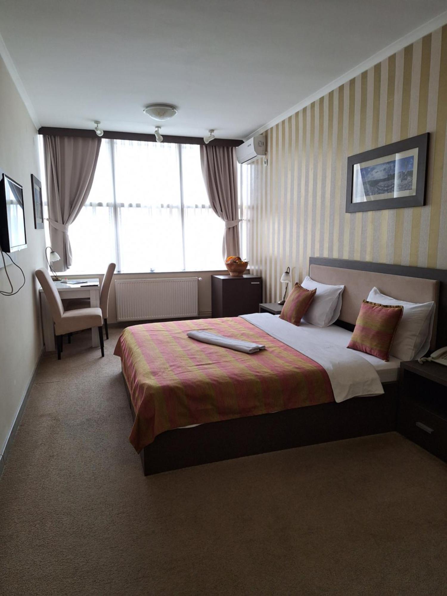Garni Hotel Ema Kragujevac Luaran gambar
